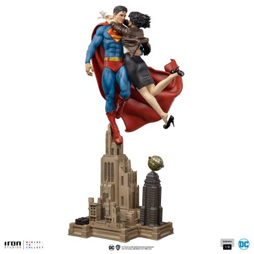 DC Comics diorama 1/6 Superman & Lois 57 cm - IRON STUDIOS